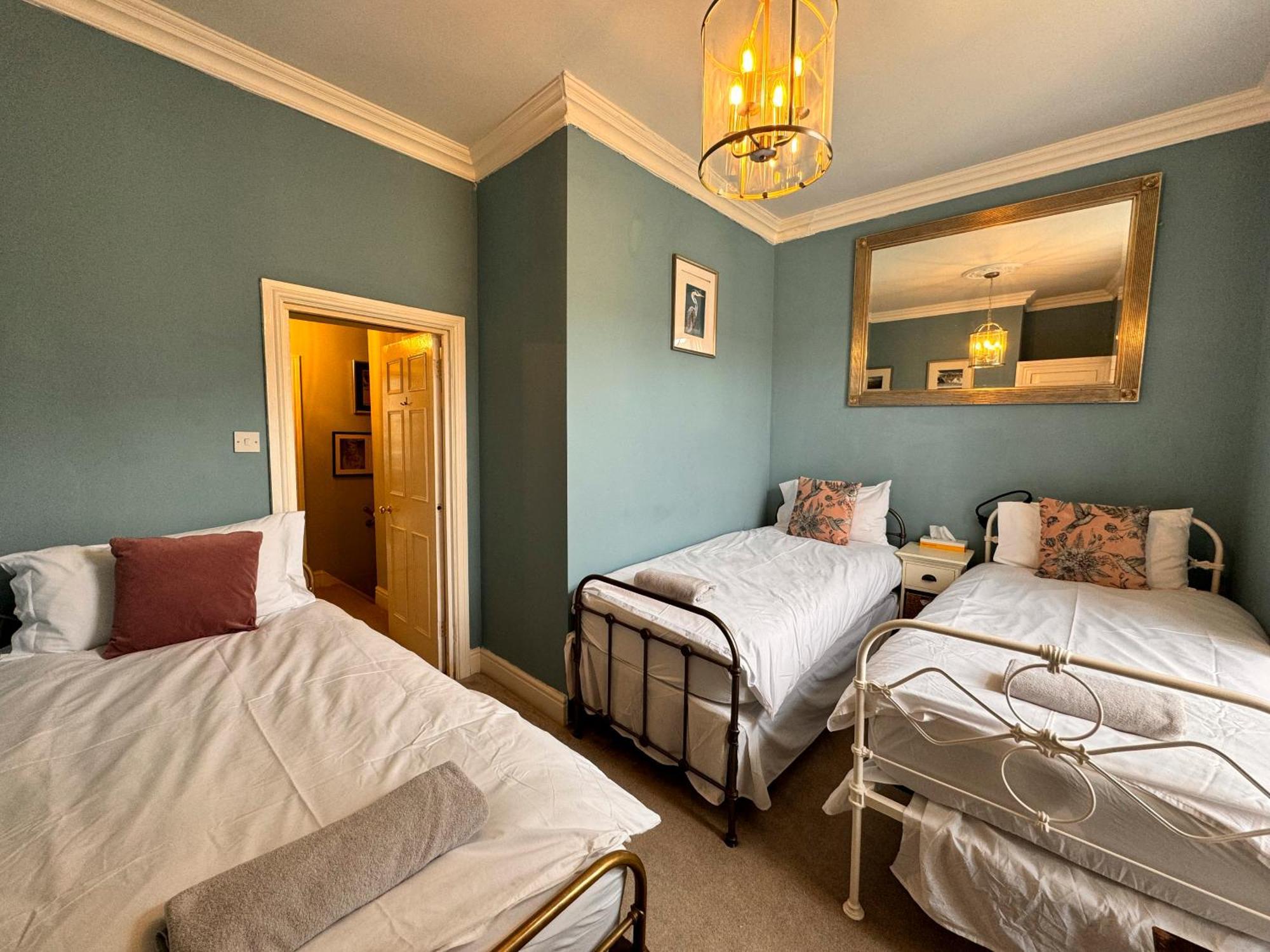The Pickwick House 2 Bedroom Free Parking Μπαθ Εξωτερικό φωτογραφία